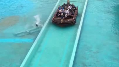 Thumbnail for Boat gets wet