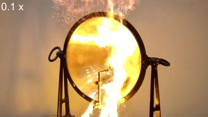 46 - Parabolspiegel Experiment